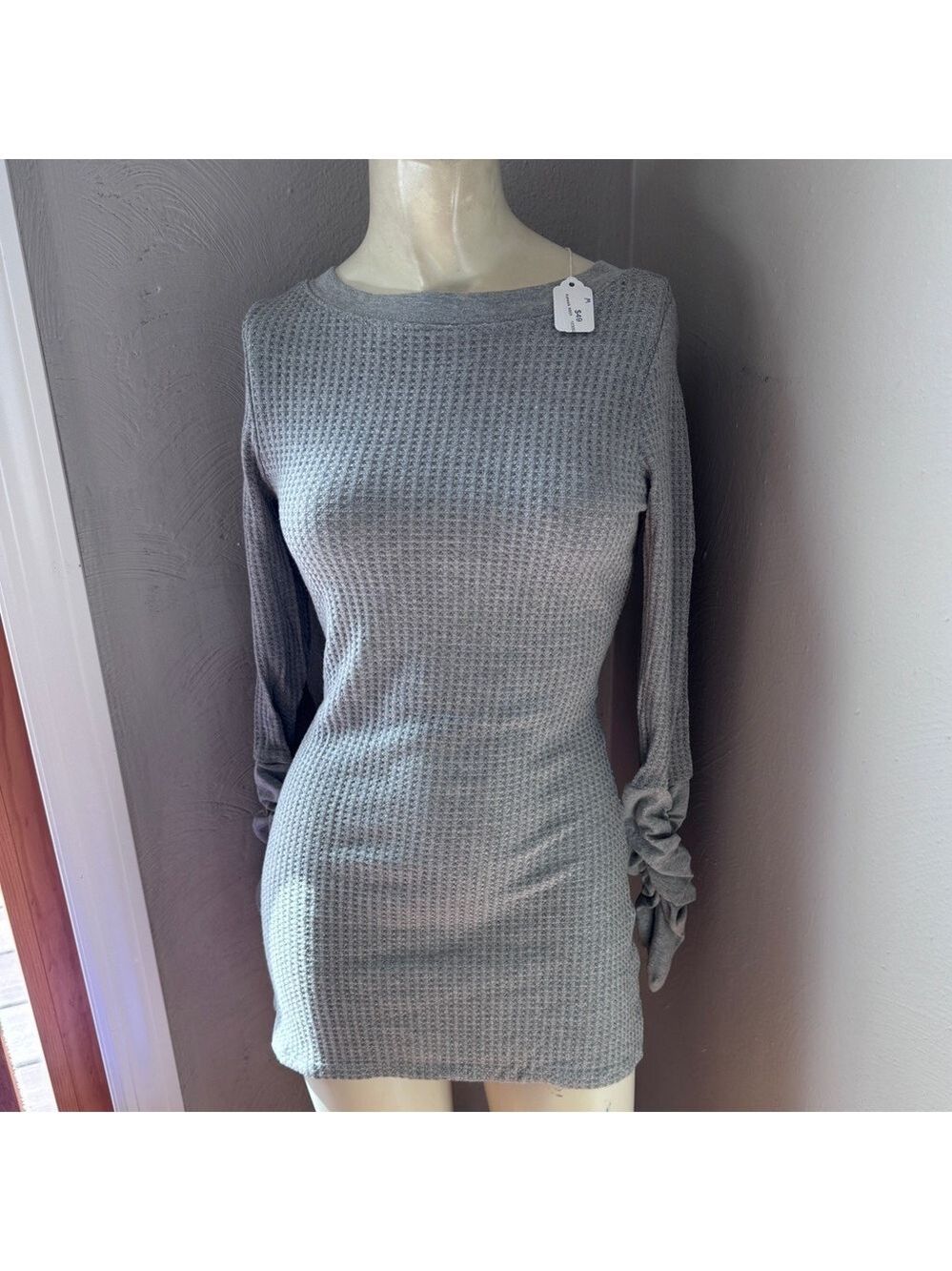 Mona b waffle long sleeve gray top size medium nwt
